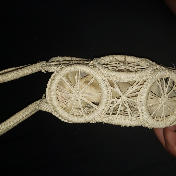 NWOT- Woven Natural Color Handbag/ Purse. 11.5 x 8. Liner included. - Picture 2 of 6